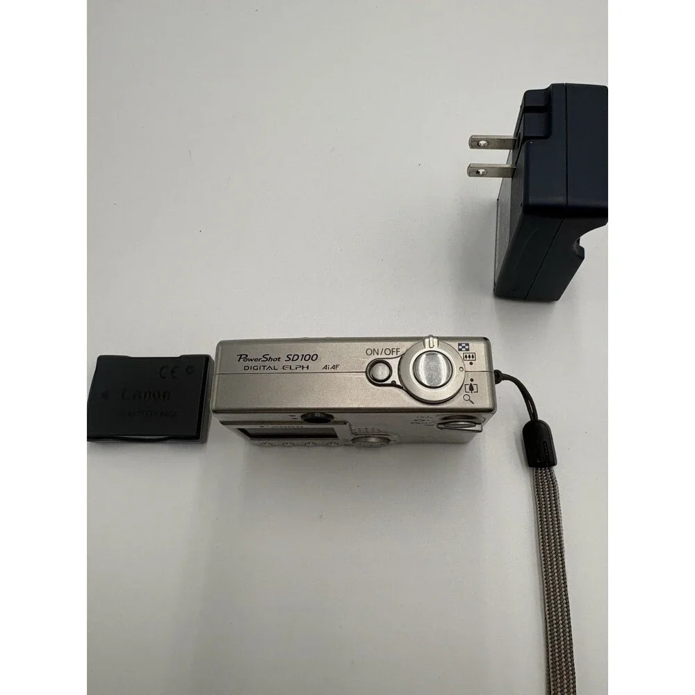 Canon PowerShot SD100 3.2 MP Digital ELPH Camera Powers On-No Memory Card